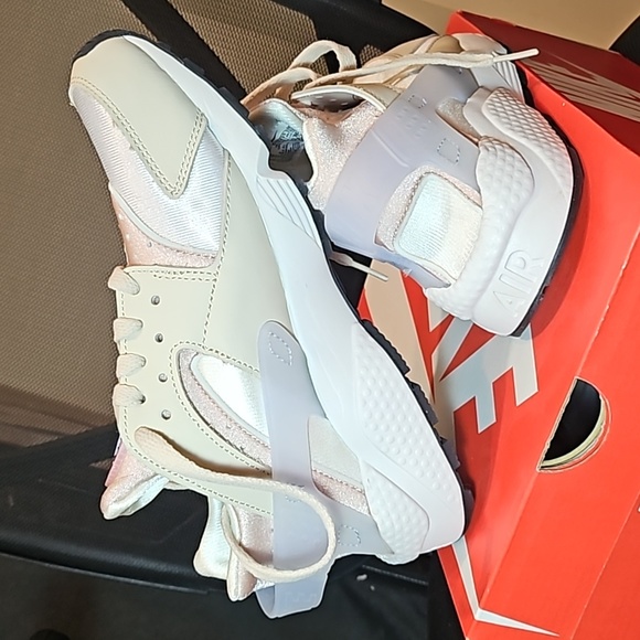 Nike Women Air Huarache Size 8 US Sandrift/Rose - Picture 6 of 7